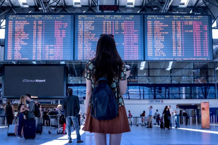 airport-2373727_1920-3